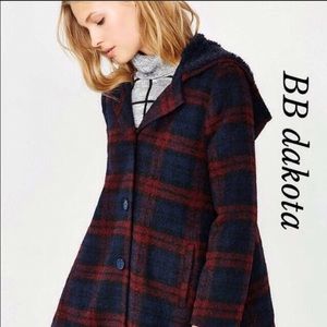 BB Dakota plaid jacket size small with fuzzy hood.
